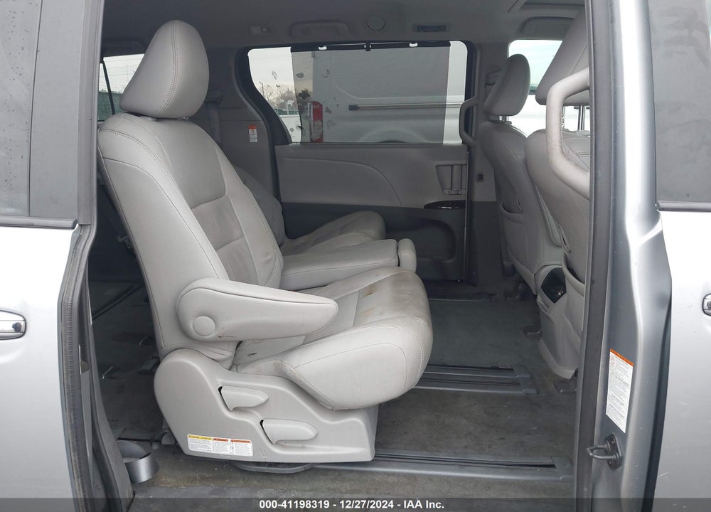 2015 TOYOTA SIENNA XLE 8 PASSENGER VIN: 5TDYK3DC4FS539519