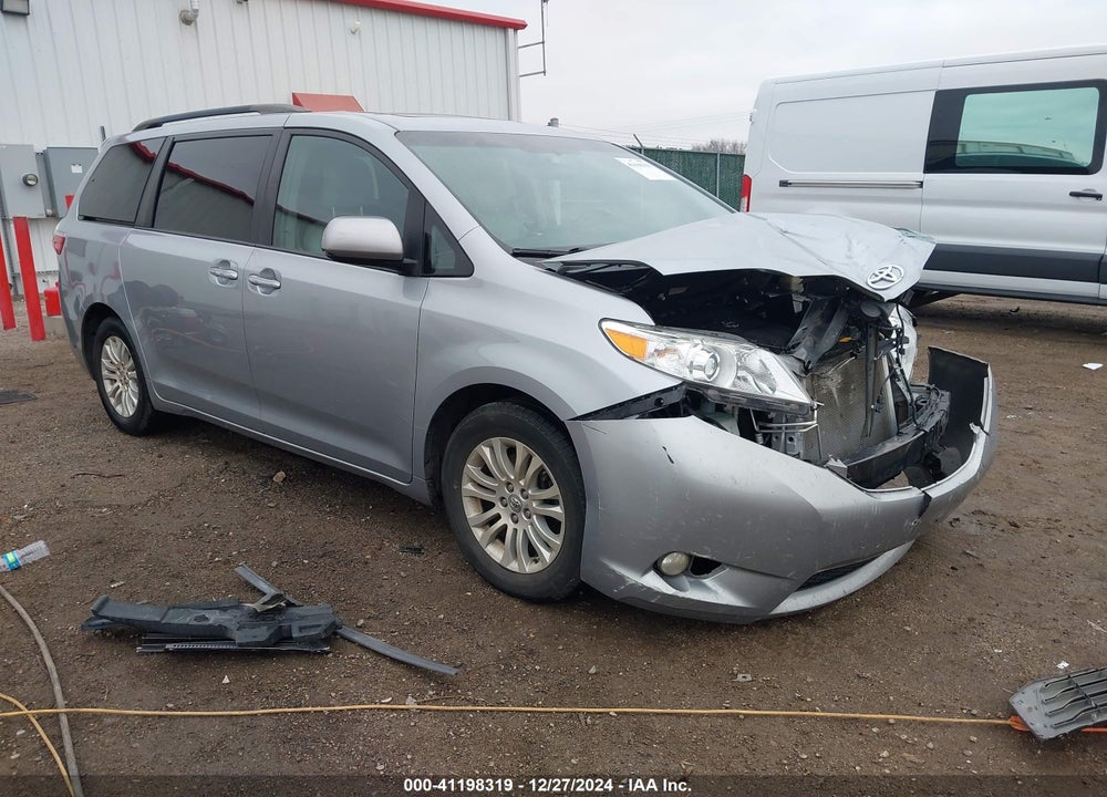 2015 TOYOTA SIENNA XLE 8 PASSENGER VIN: 5TDYK3DC4FS539519