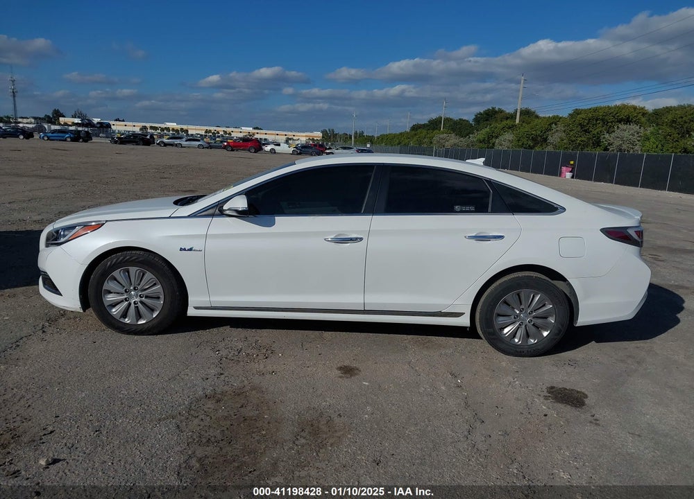 2017 HYUNDAI SONATA HYBRID VIN: KMHE24L31HA062540