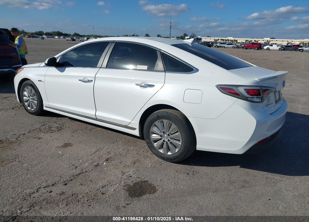 2017 HYUNDAI SONATA HYBRID VIN: KMHE24L31HA062540