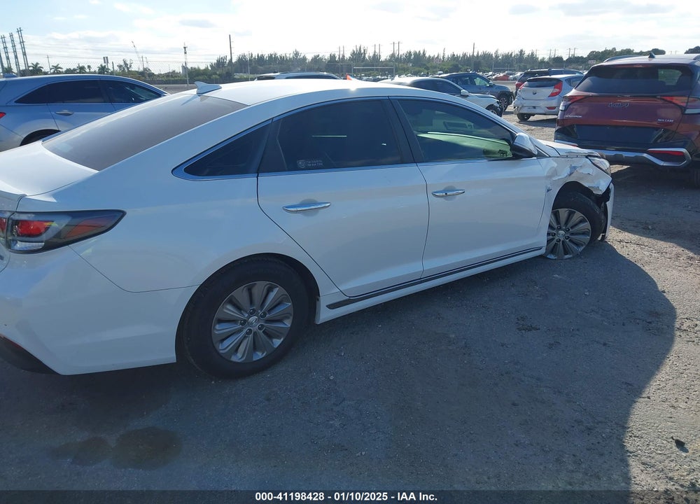2017 HYUNDAI SONATA HYBRID VIN: KMHE24L31HA062540