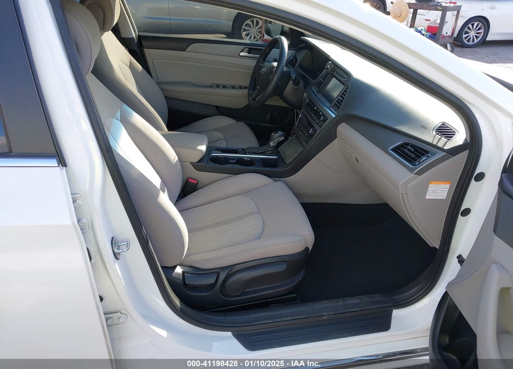 2017 HYUNDAI SONATA HYBRID VIN: KMHE24L31HA062540