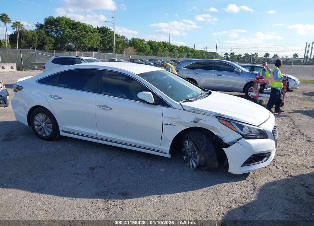 2017 HYUNDAI SONATA HYBRID VIN: KMHE24L31HA062540