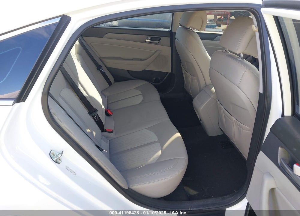 2017 HYUNDAI SONATA HYBRID VIN: KMHE24L31HA062540