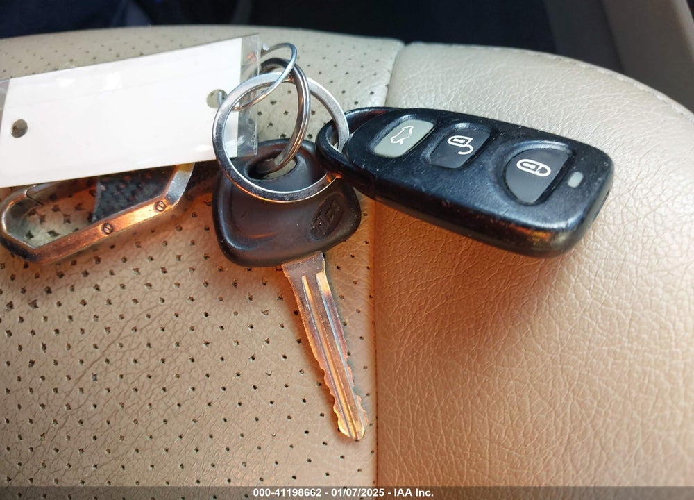 2010 HYUNDAI ELANTRA VIN: KMHDU4AD2AU926727