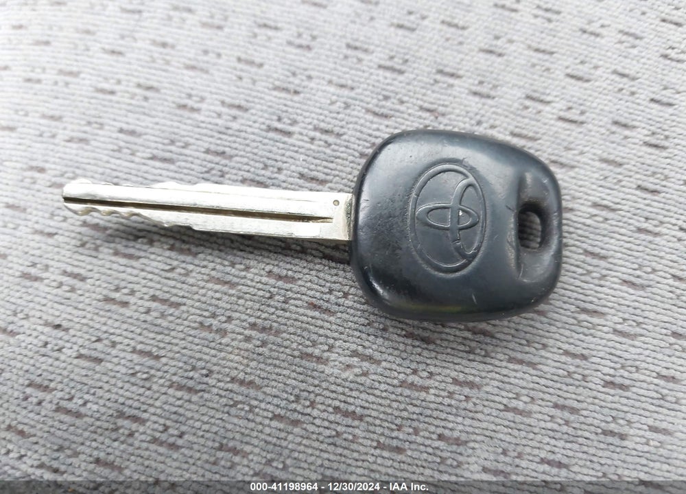 2005 TOYOTA COROLLA CE VIN: 2T1BR32E65C501125