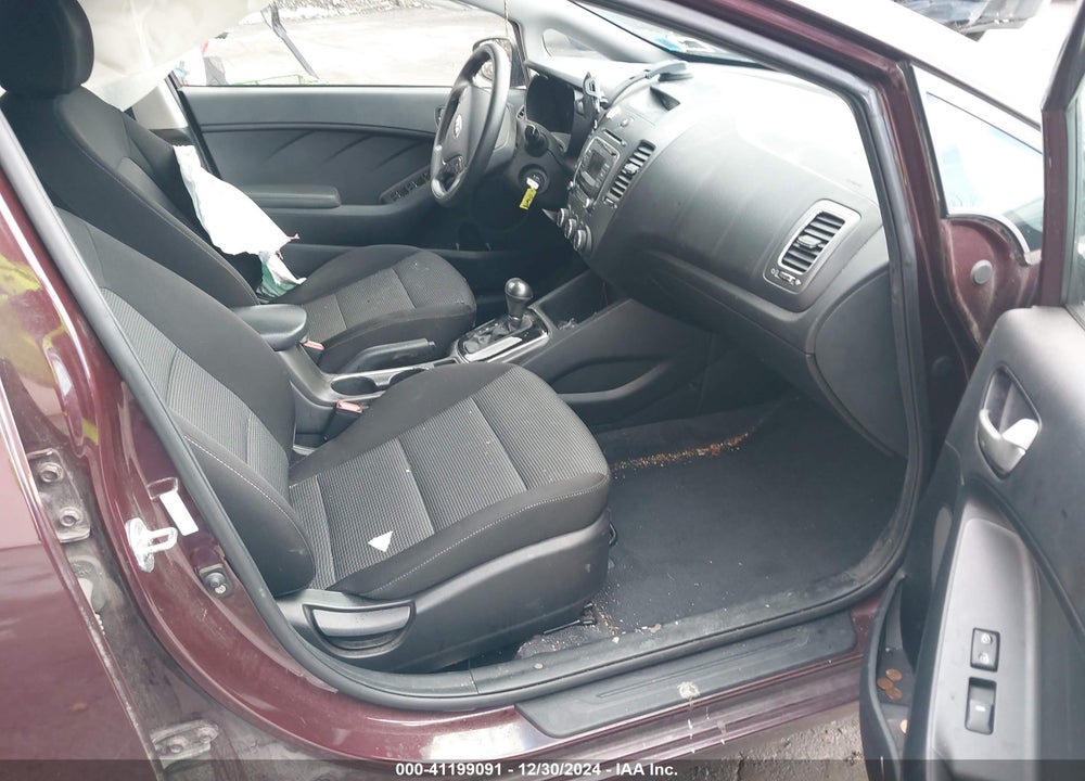 2017 KIA FORTE VIN: 3KPFK4A70HE158364