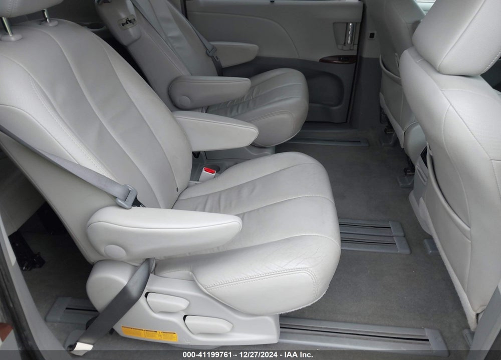 2014 TOYOTA SIENNA XLE V6 8 PASSENGER VIN: 5TDYK3DC6ES454454