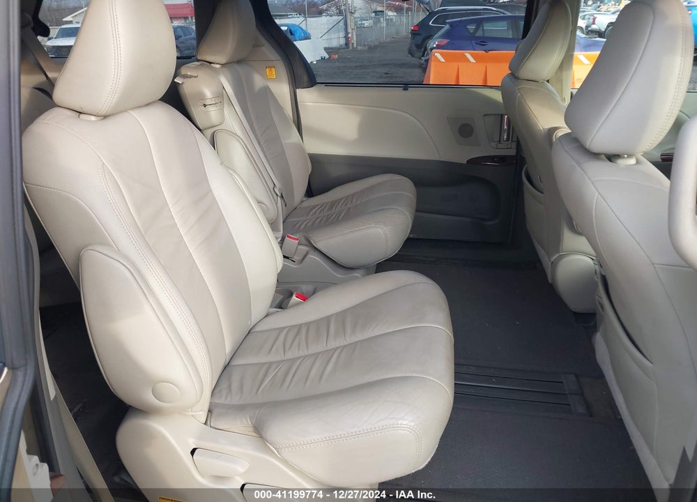 2011 TOYOTA SIENNA XLE LIMITED VIN: 5TDYK3DC5BS150009