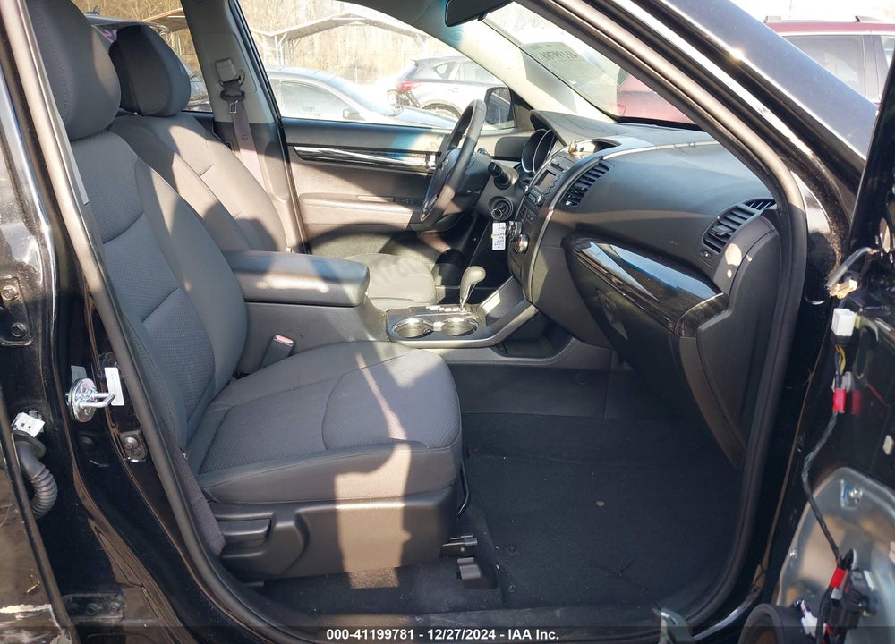 2012 KIA SORENTO LX VIN: 5XYKTCA65CG198125