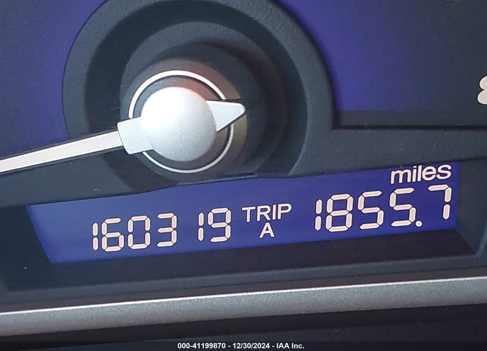 2010 HONDA CIVIC LX VIN: 19XFA1F50AE051197