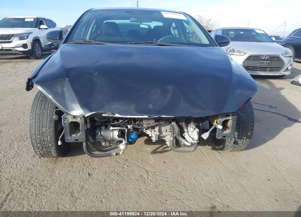 2018 HYUNDAI ELANTRA SE VIN: 5NPD74LF2JH351677