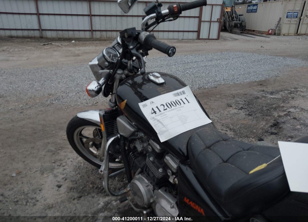 1985 HONDA VF700 C VIN: JH2RC2106FM106373
