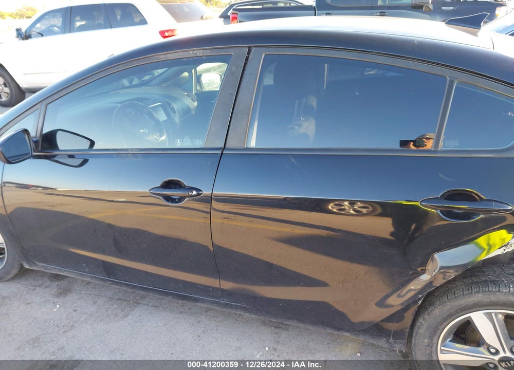 2018 KIA FORTE S VIN: 3KPFL4A72JE175895