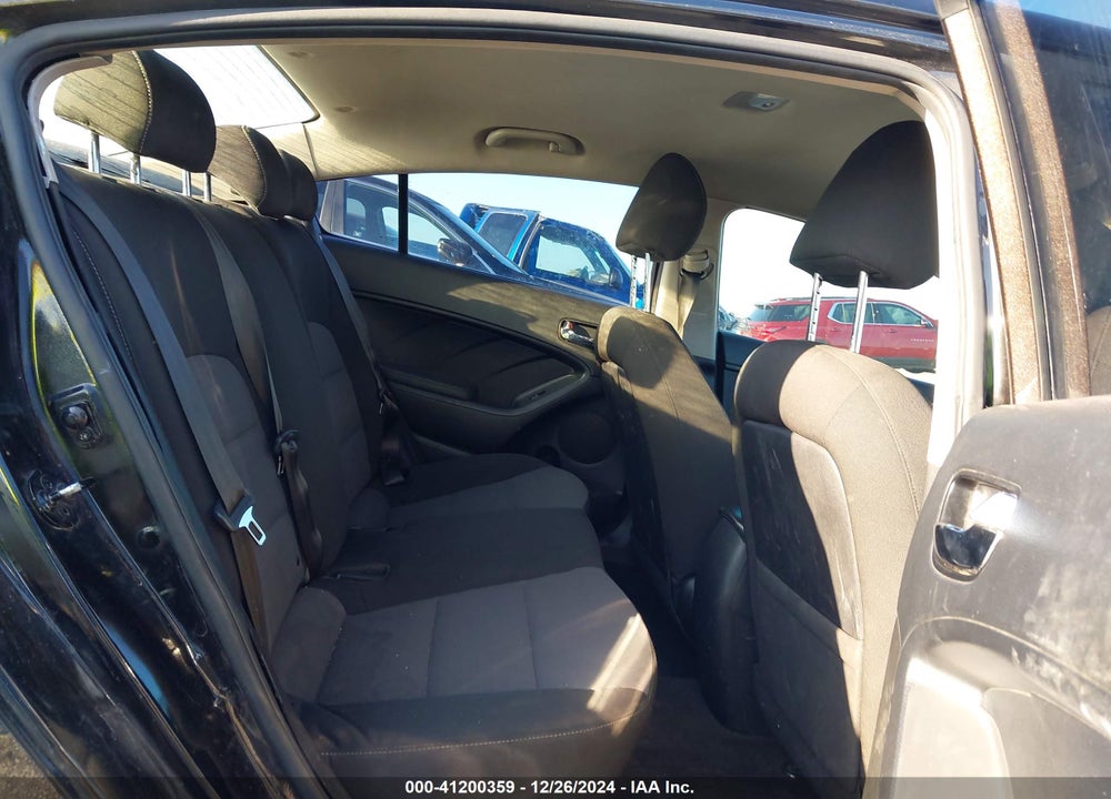 2018 KIA FORTE S VIN: 3KPFL4A72JE175895