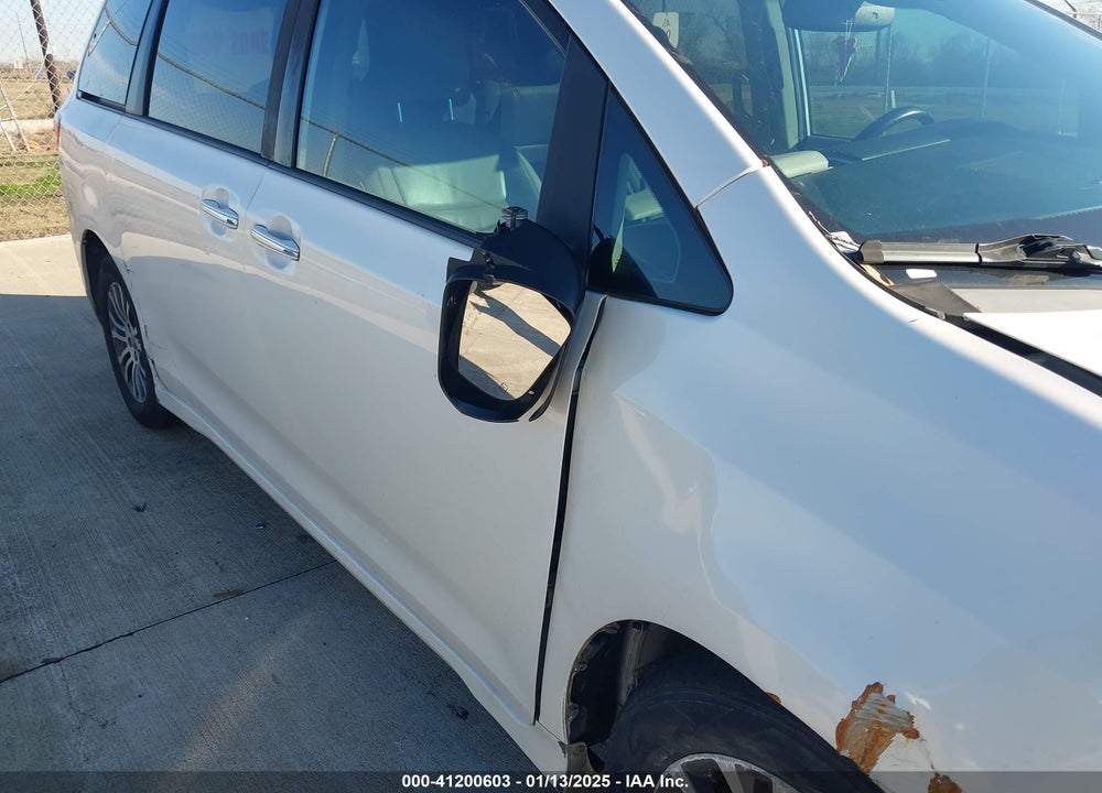 2019 TOYOTA SIENNA XLE 8 PASSENGER VIN: 5TDYZ3DC4KS986437