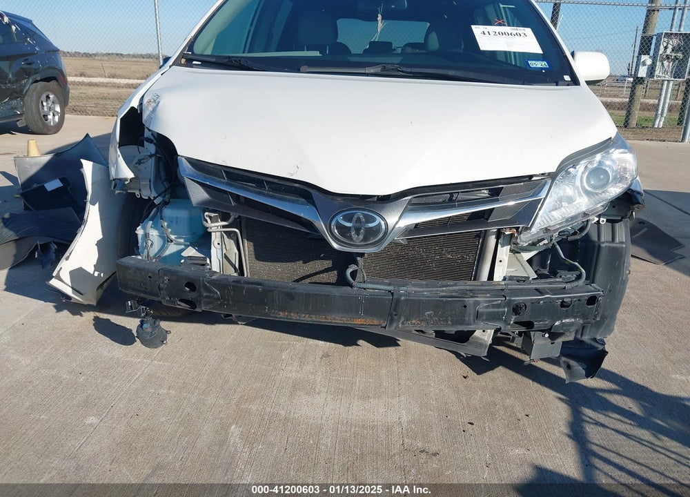 2019 TOYOTA SIENNA XLE 8 PASSENGER VIN: 5TDYZ3DC4KS986437
