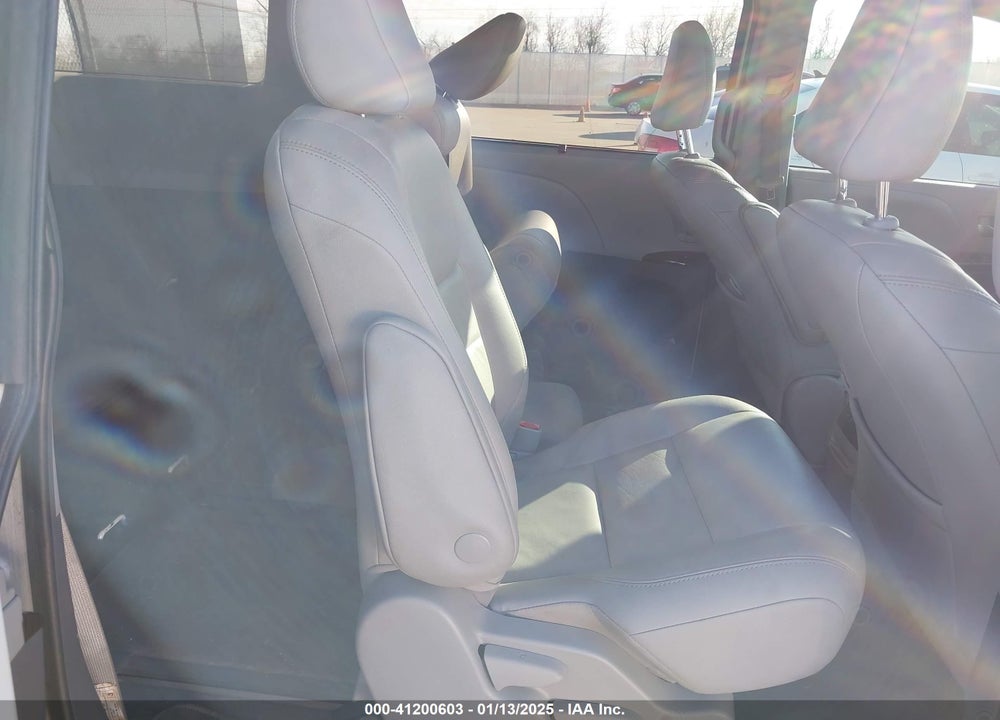 2019 TOYOTA SIENNA XLE 8 PASSENGER VIN: 5TDYZ3DC4KS986437