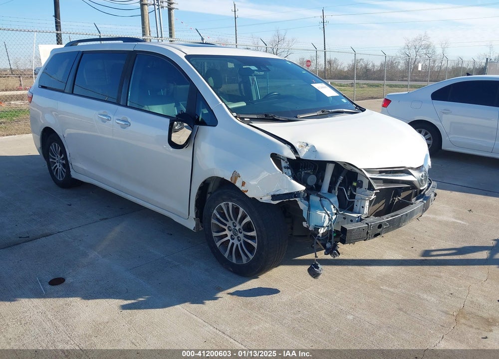 2019 TOYOTA SIENNA XLE 8 PASSENGER VIN: 5TDYZ3DC4KS986437