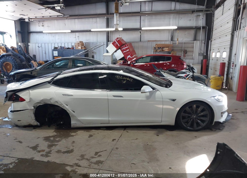 2016 TESLA MODEL S VIN: 5YJSA1E2XGF158976
