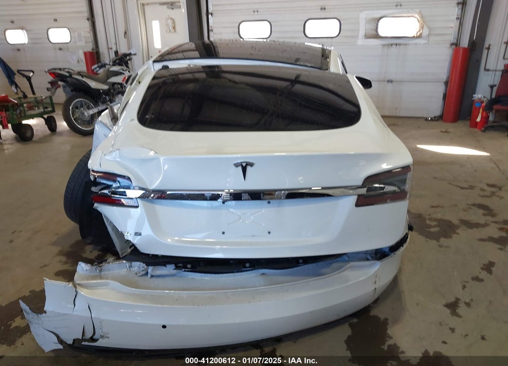 2016 TESLA MODEL S VIN: 5YJSA1E2XGF158976