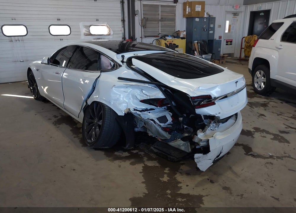 2016 TESLA MODEL S VIN: 5YJSA1E2XGF158976