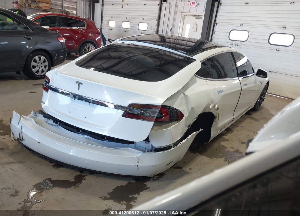 2016 TESLA MODEL S VIN: 5YJSA1E2XGF158976