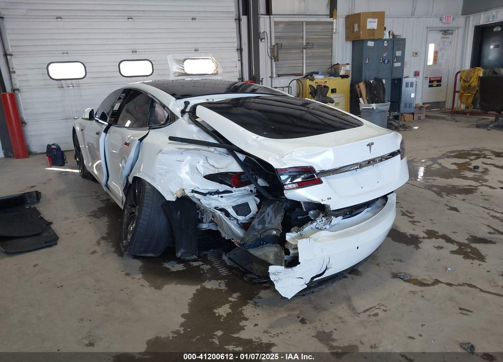 2016 TESLA MODEL S VIN: 5YJSA1E2XGF158976