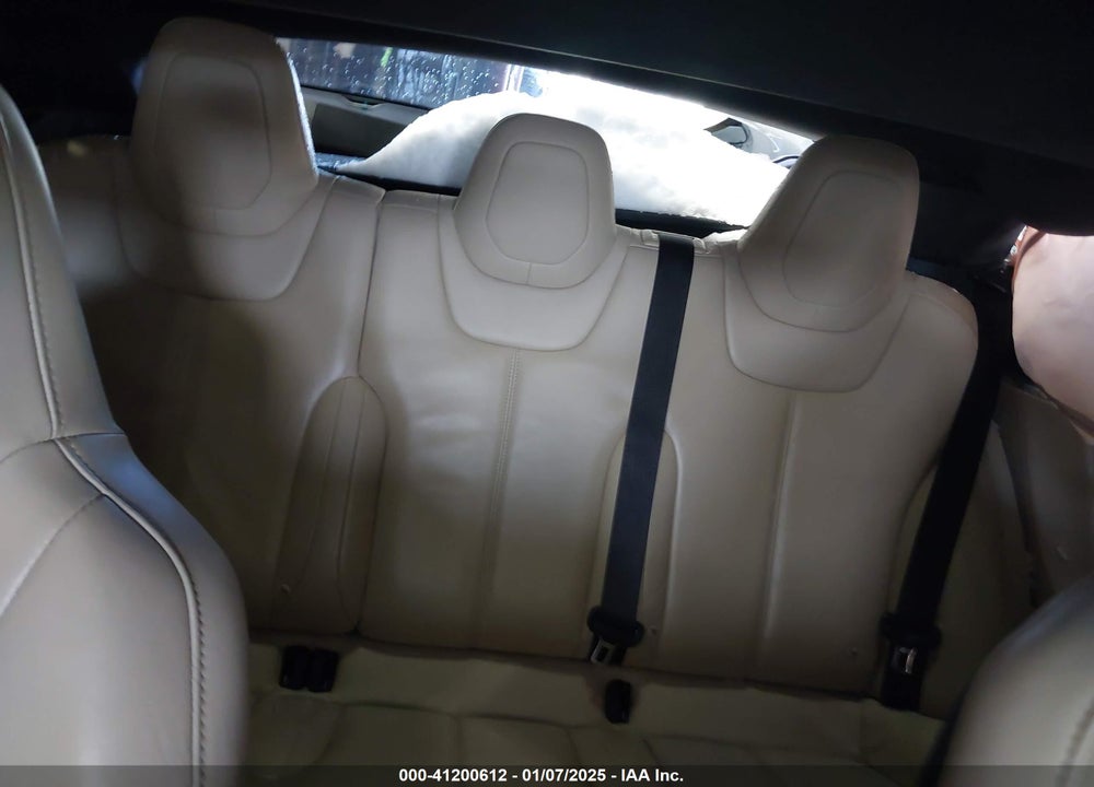 2016 TESLA MODEL S VIN: 5YJSA1E2XGF158976