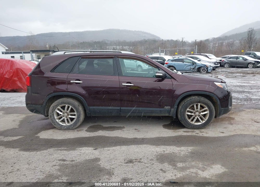 2015 KIA SORENTO LX VIN: 5XYKTDA68FG656024