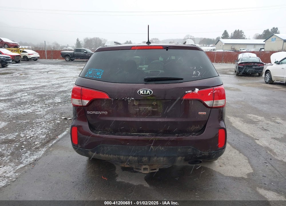 2015 KIA SORENTO LX VIN: 5XYKTDA68FG656024