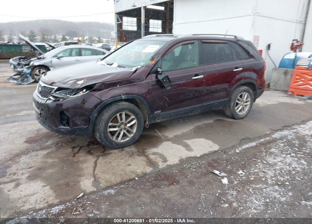 2015 KIA SORENTO LX VIN: 5XYKTDA68FG656024