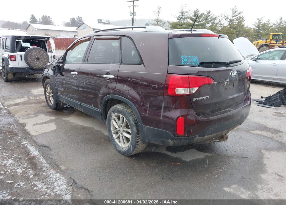 2015 KIA SORENTO LX VIN: 5XYKTDA68FG656024