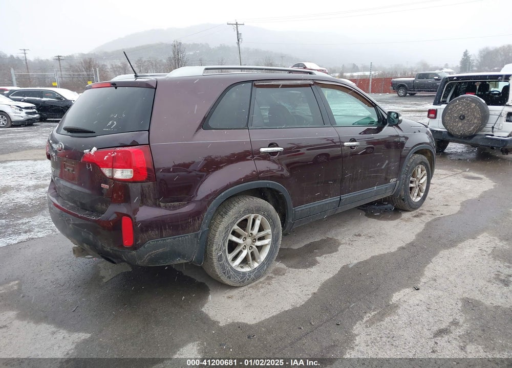 2015 KIA SORENTO LX VIN: 5XYKTDA68FG656024