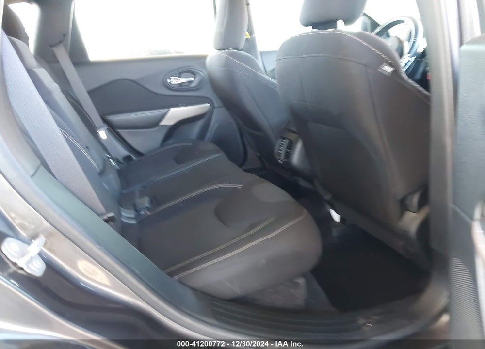 2017 JEEP CHEROKEE VIN: 1C4PJLCS2HW572478