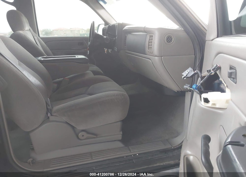 2004 CHEVROLET SUBURBAN 1500 LS VIN: 1GNEC16Z34J133058