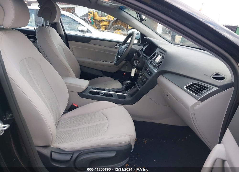 2015 HYUNDAI SONATA SE VIN: 5NPE24AF7FH213324