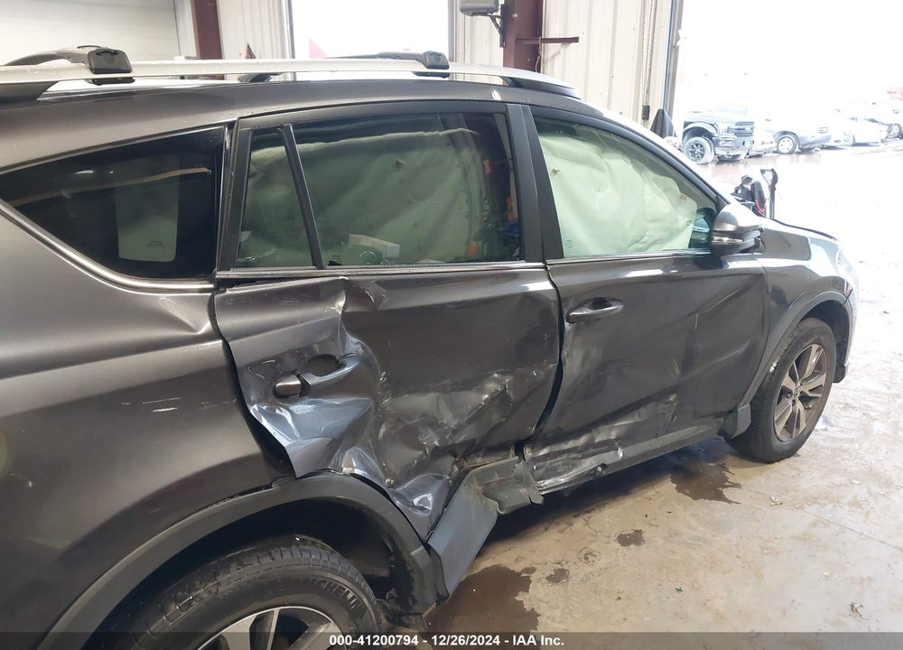 2016 TOYOTA RAV4 XLE VIN: 2T3RFREV5GW533000