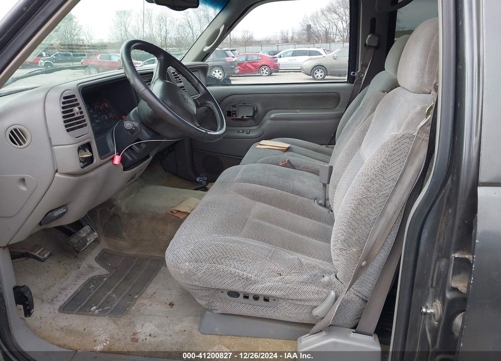 1999 CHEVROLET SUBURBAN 2500 VIN: 1GNGK26J3XJ425843