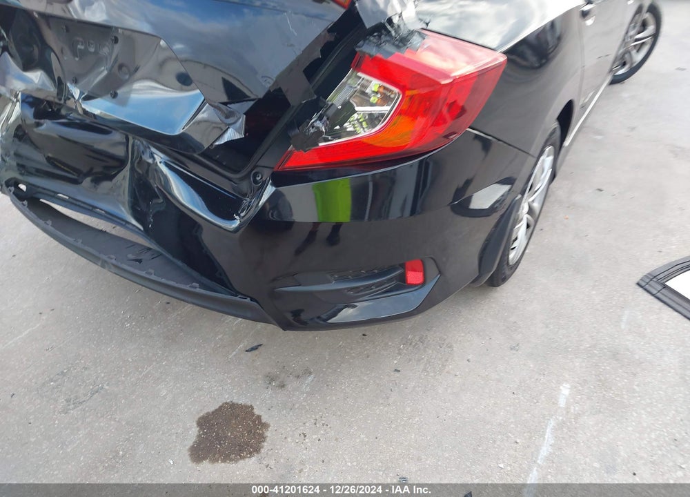 2017 HONDA CIVIC VIN: 19XFC2F57HE016683