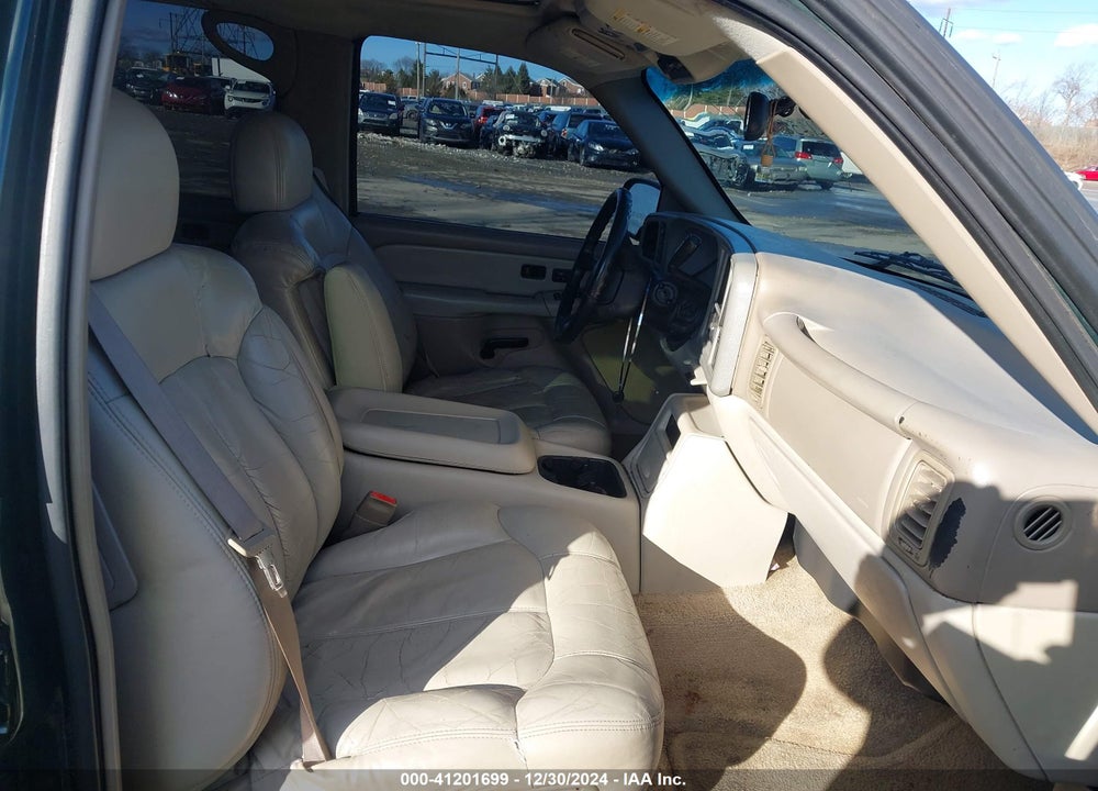 2001 CHEVROLET SUBURBAN 1500 LT VIN: 3GNFK16T01G212588