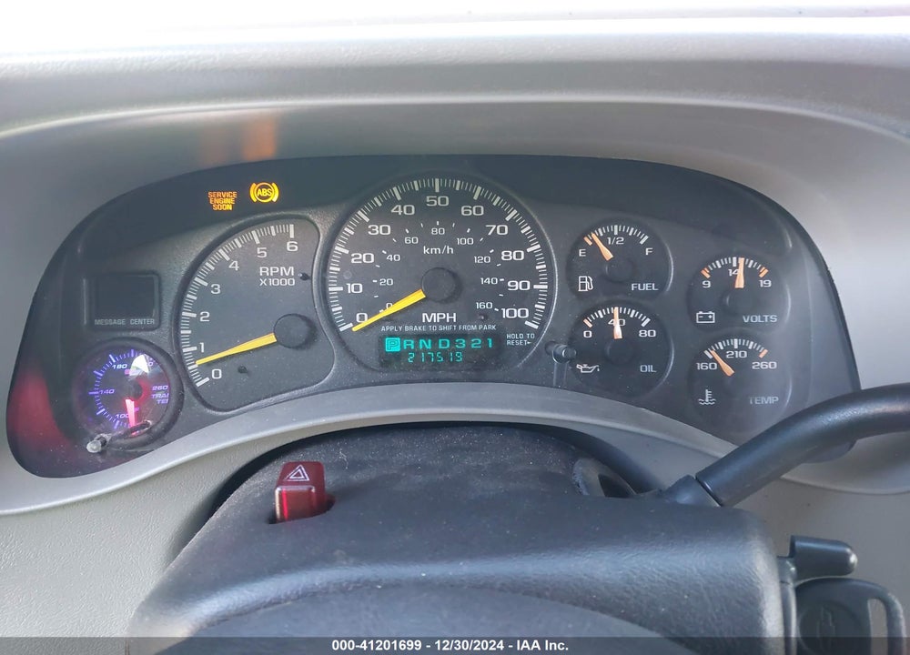 2001 CHEVROLET SUBURBAN 1500 LT VIN: 3GNFK16T01G212588
