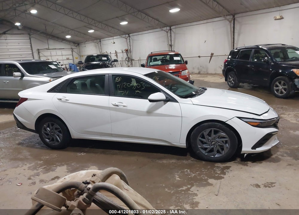 2024 HYUNDAI ELANTRA VIN: KMHLM4DG3RU690070