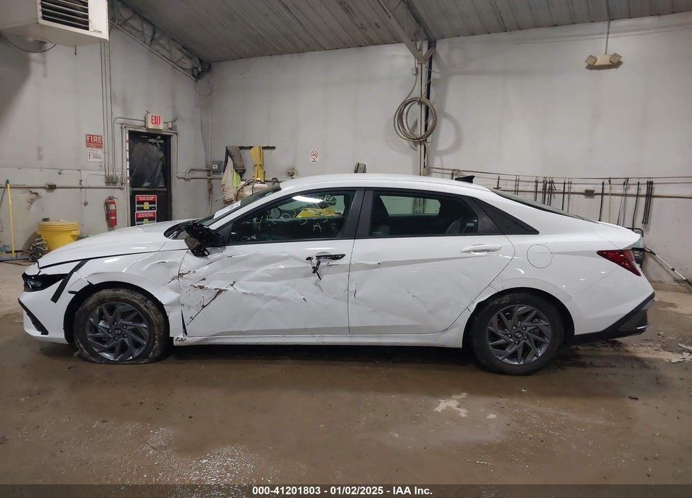 2024 HYUNDAI ELANTRA VIN: KMHLM4DG3RU690070