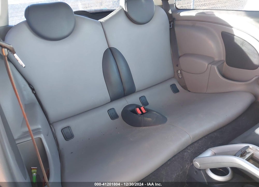 2006 MINI COOPER VIN: WMWRC33506TK17804
