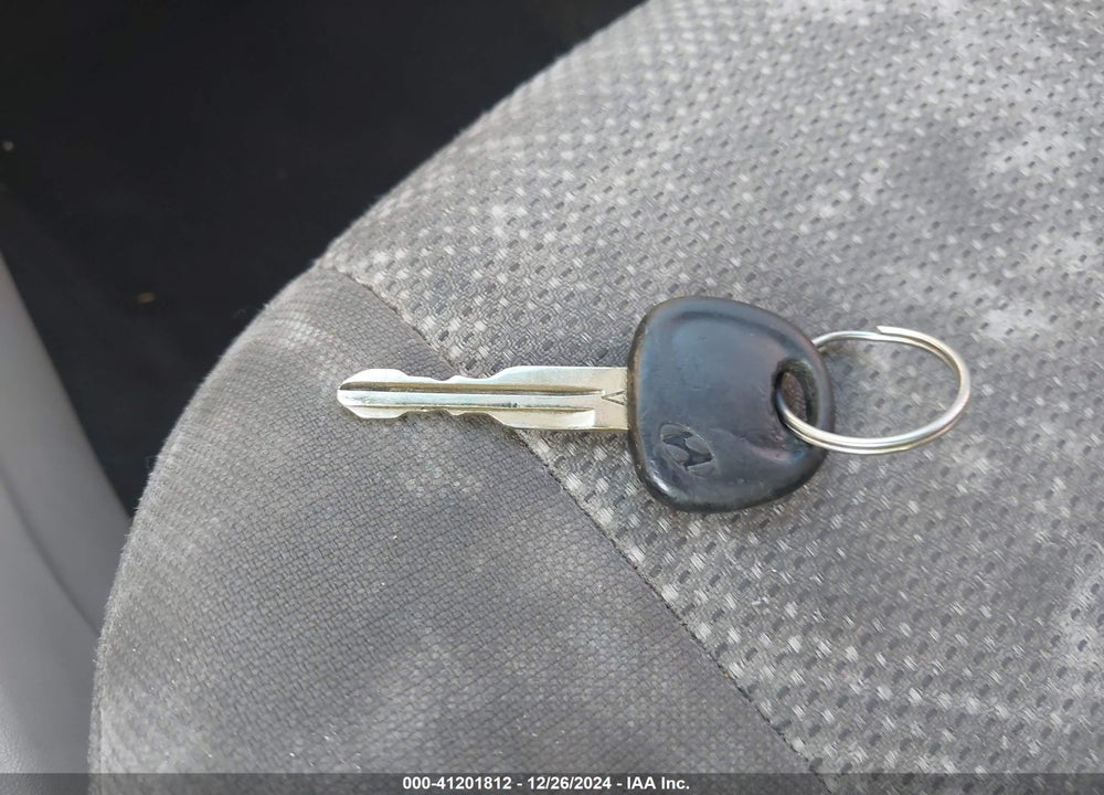 2008 HYUNDAI ACCENT VIN: KMHCN46C08U210234