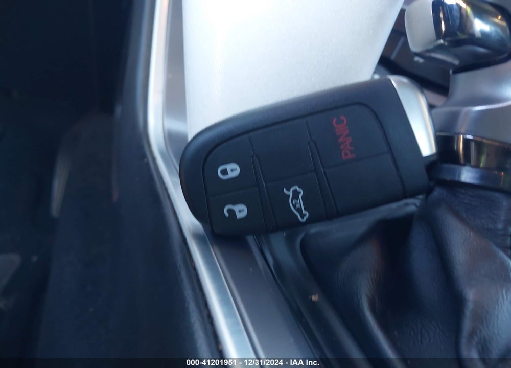 2019 DODGE CHALLENGER SXT VIN: 2C3CDZAG4KH751560
