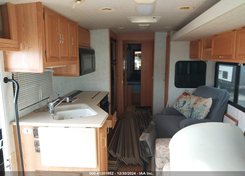2002 WINNEBAGO ADVENTURER VIN: 1FCNF53S810A08525