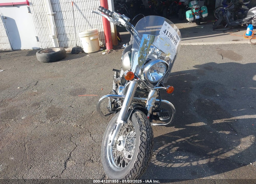 2010 KAWASAKI VN900 D VIN: JKAVN2D19AA038225