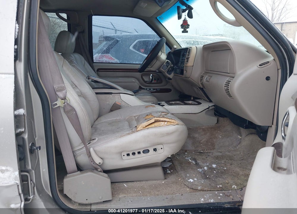 2000 CADILLAC ESCALADE STANDARD VIN: 1GYEK13R4YR144703